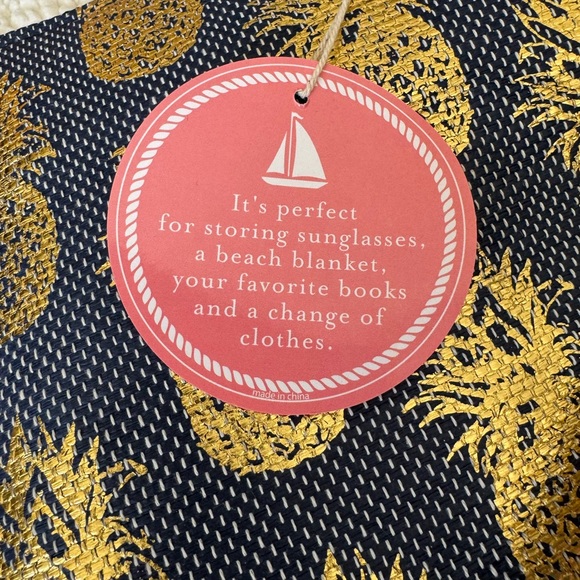 NWT - Sail Away Pineapple Tote Bag - Picture 2 of 5